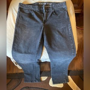 Kenneth Cole Mens 34/32 black straight leg stretchy jeans in EUC.